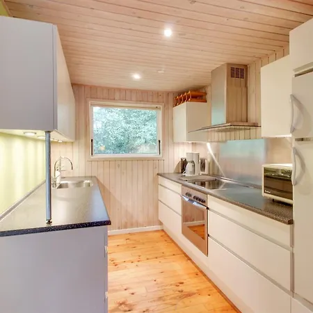 Three-bedroom Holiday In * Hals