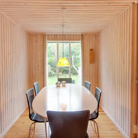Three-bedroom Holiday In * Hals