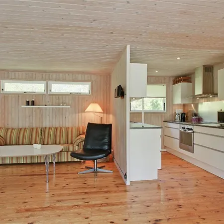 Three-bedroom Holiday In * Hals