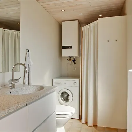 Three-bedroom Holiday In * Hals