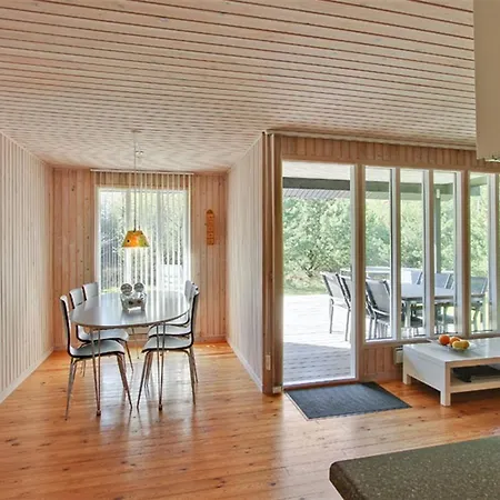 Hébergement de vacances Three-bedroom Holiday In *