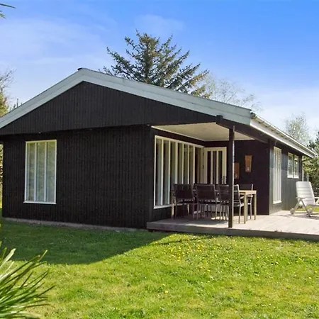 Hébergement de vacances Three-bedroom Holiday In *